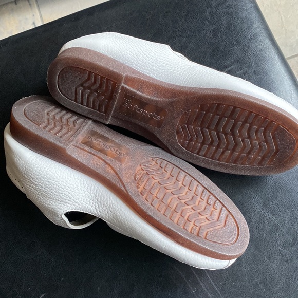 SOFTSPOTS White Pebbled Leather Mary-Janes Super-Comfy Removable Insole Size 10 - Picture 2 of 7